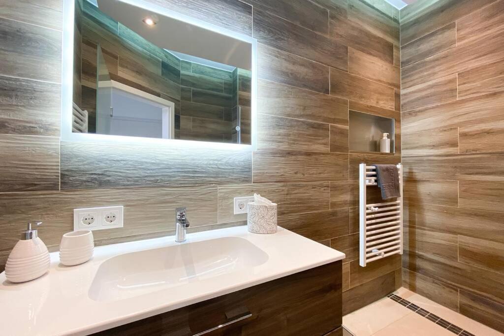 Luxus-Apartment In Leipzig Mit Privat-Parkplatz Ngoại thất bức ảnh